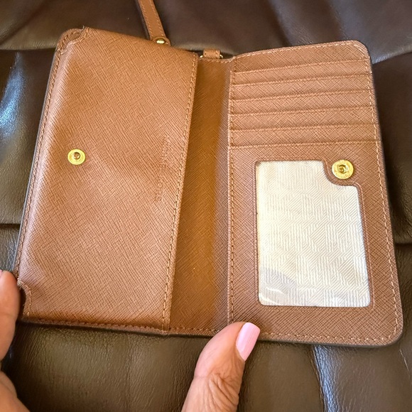 Michael Kors Brown Signature Logo Wristlet/Cellphone Wallet NWOT - Picture 2 of 6